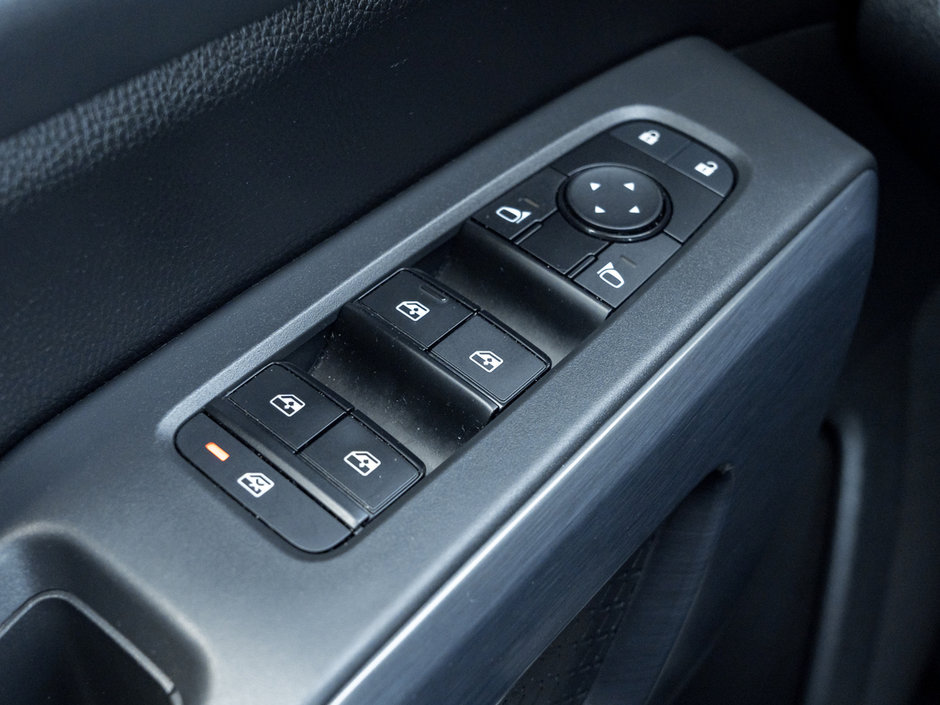 2023 Nissan Pathfinder SV-12