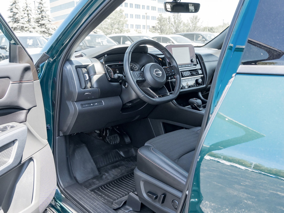 2023 Nissan Pathfinder SV-6