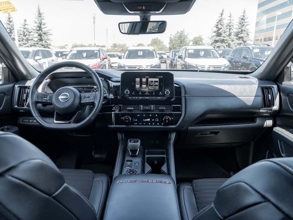 2023 Nissan Pathfinder SV-22