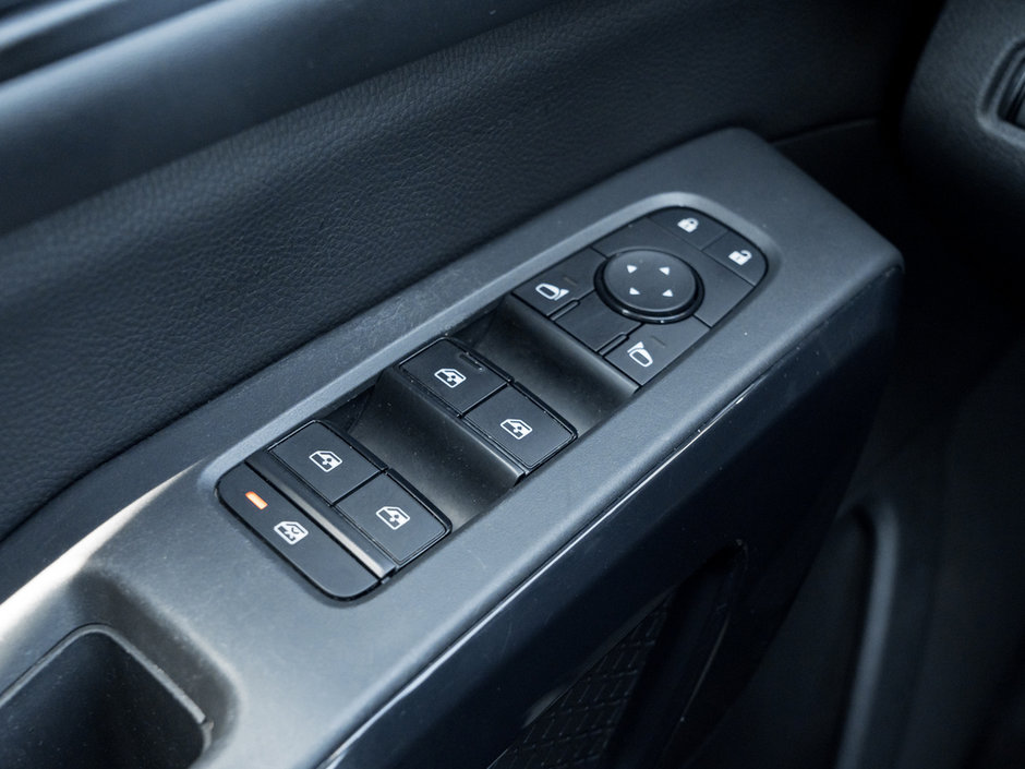 2023 Nissan Pathfinder S-12