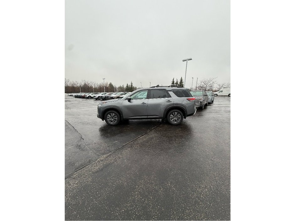 2024 Nissan Pathfinder SV-3