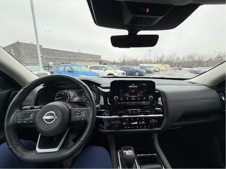 2024 Nissan Pathfinder SV-11