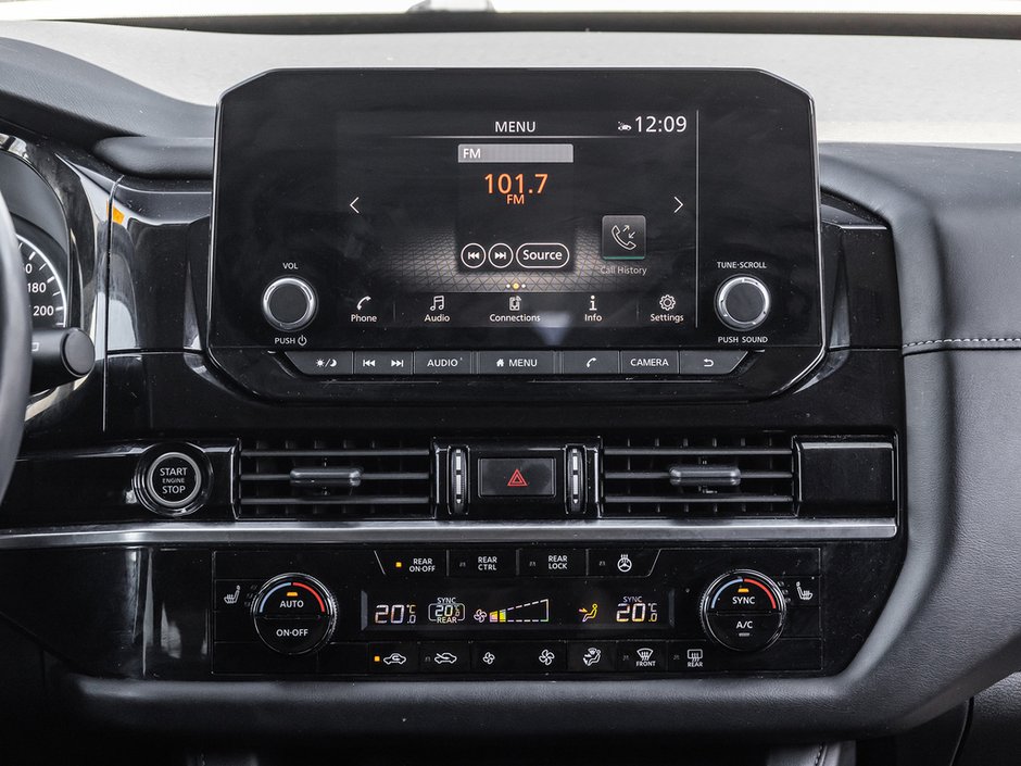2024 Nissan Pathfinder SV-25