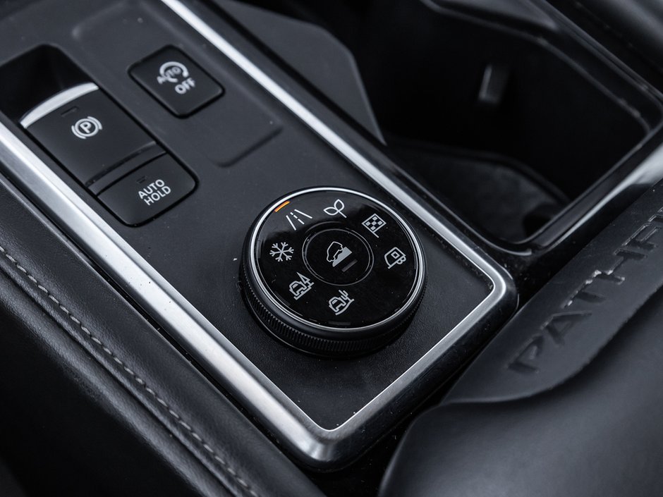 2024 Nissan Pathfinder SV-15