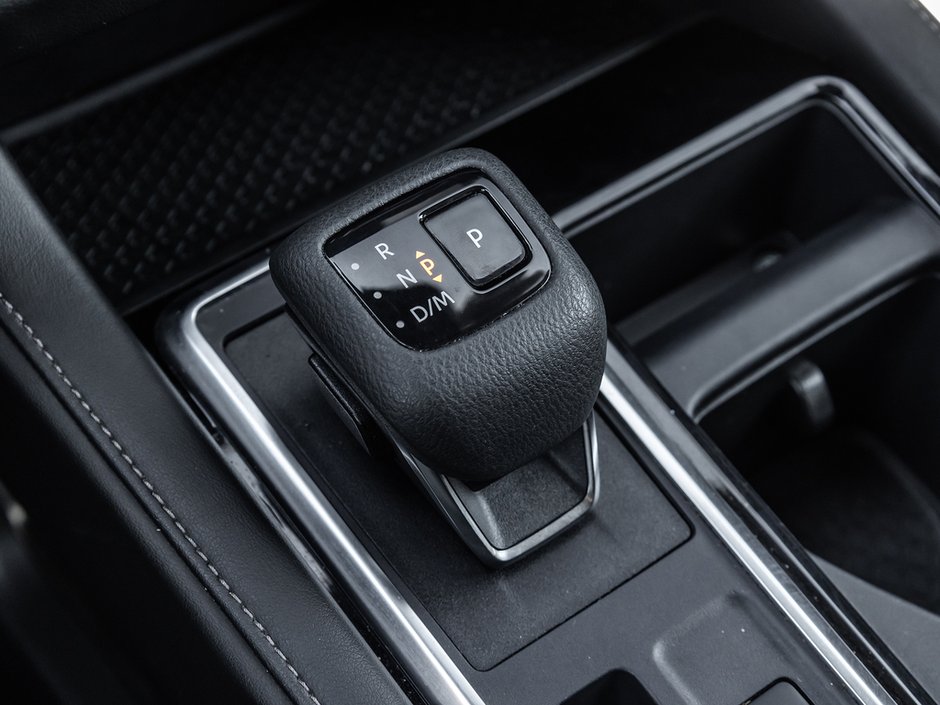 2024 Nissan Pathfinder SV-16