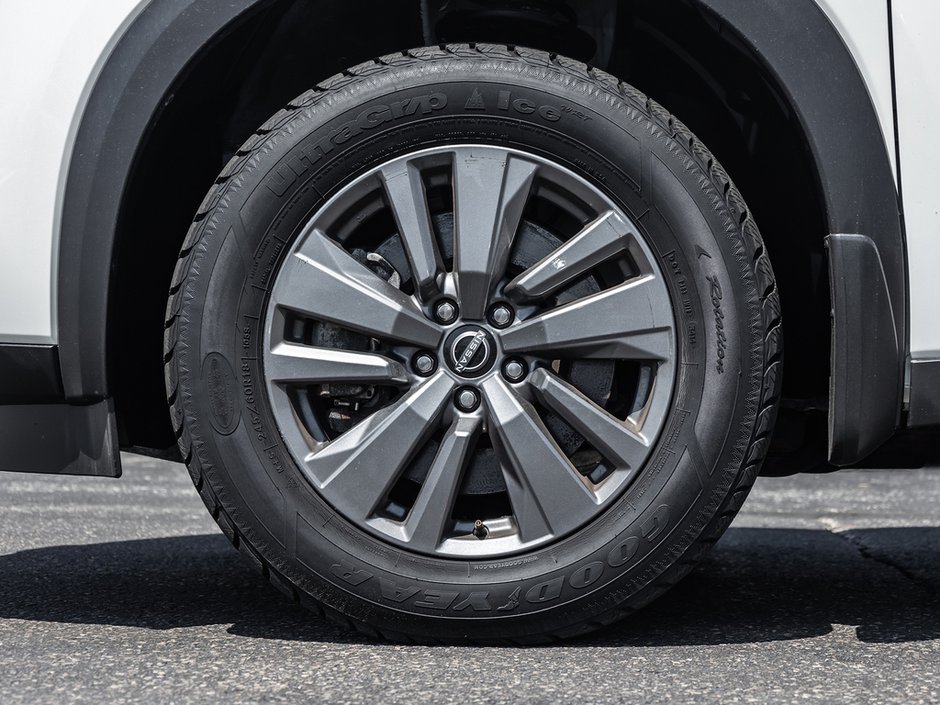 2024 Nissan Pathfinder SV-3