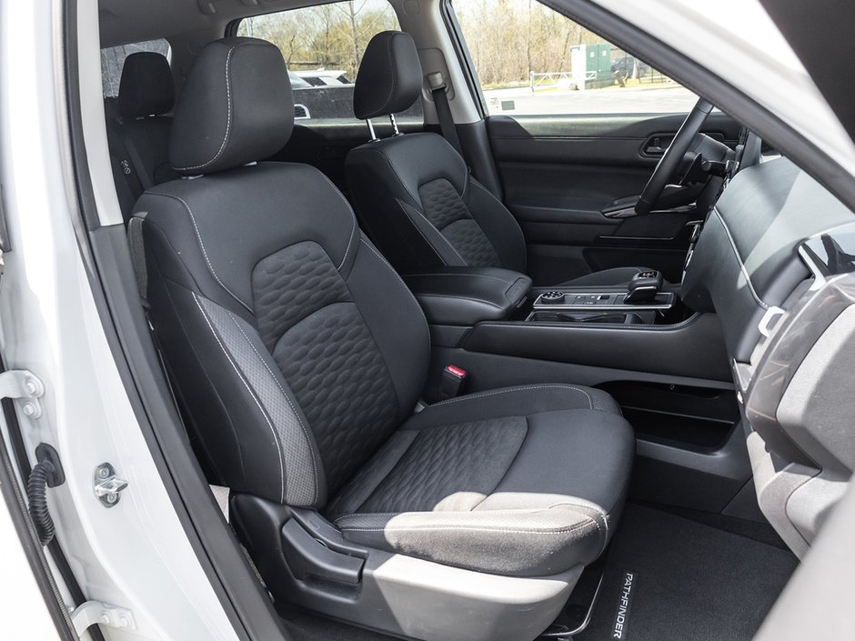2024 Nissan Pathfinder SV-21