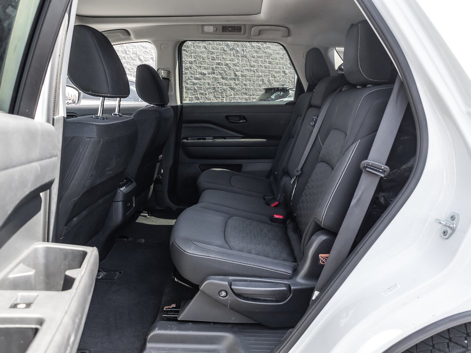 2024 Nissan Pathfinder SV-22