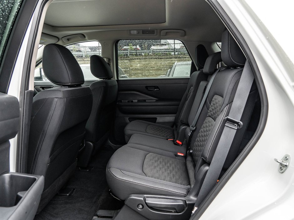 2024 Nissan Pathfinder SV-25