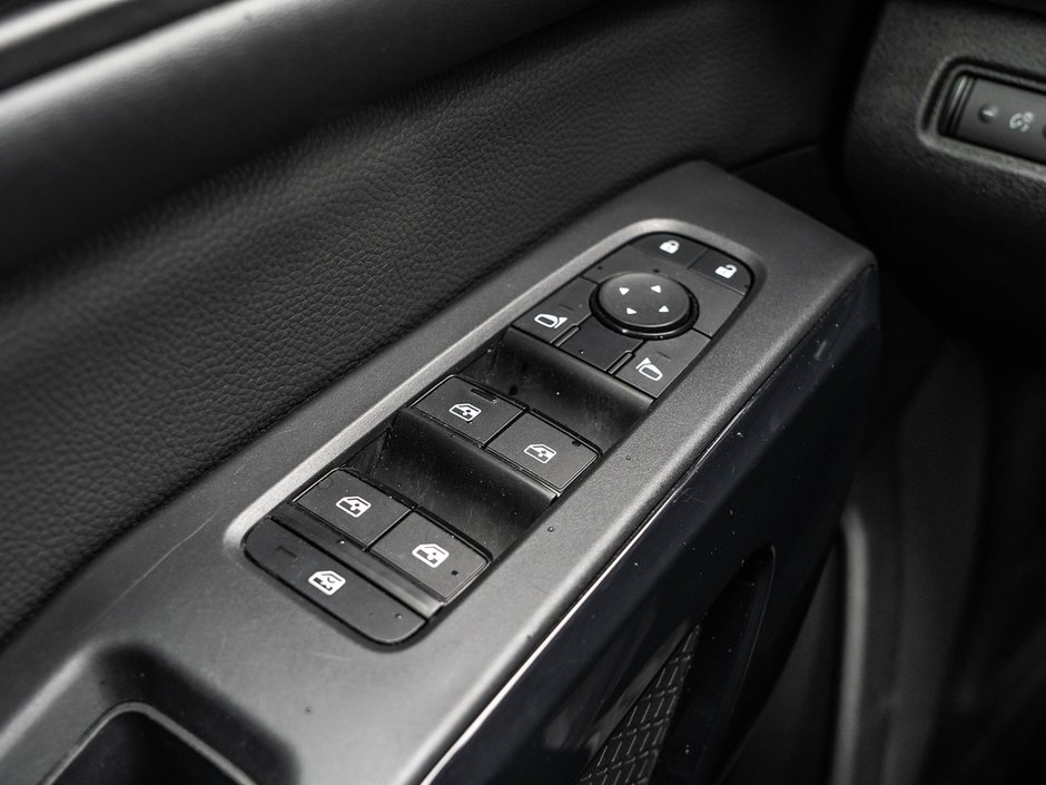2024 Nissan Pathfinder SV-15
