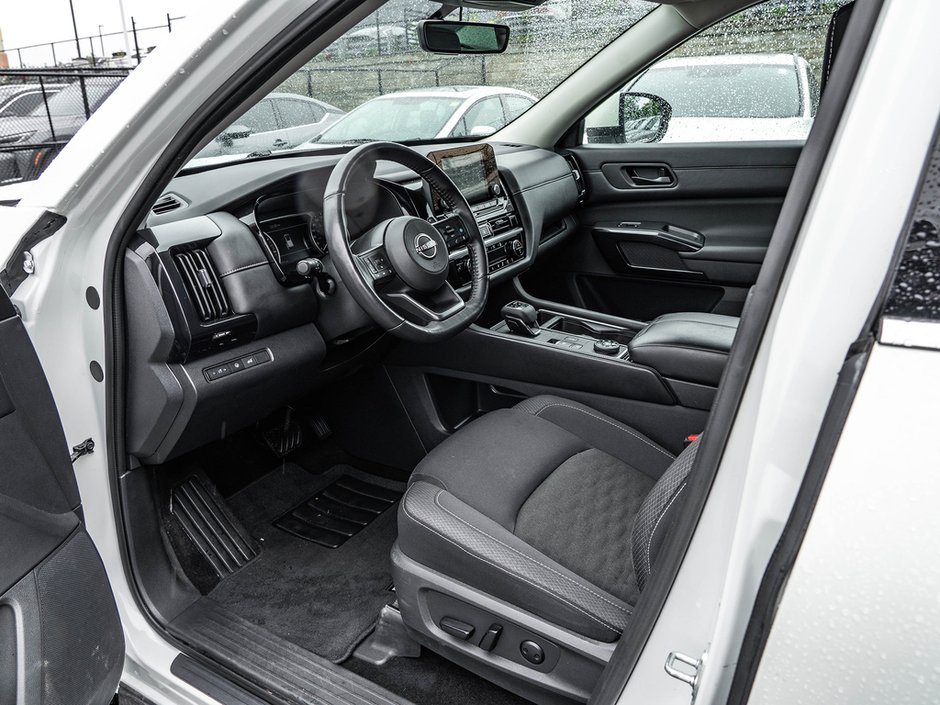 2024 Nissan Pathfinder SV-6