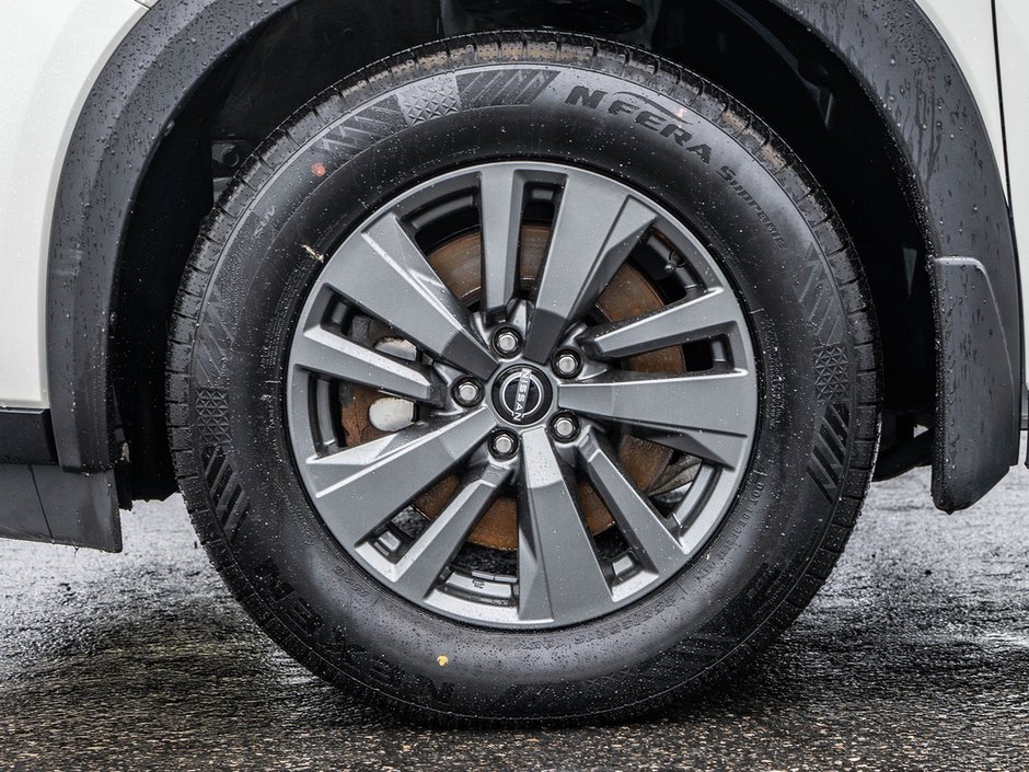 2024 Nissan Pathfinder SV-3