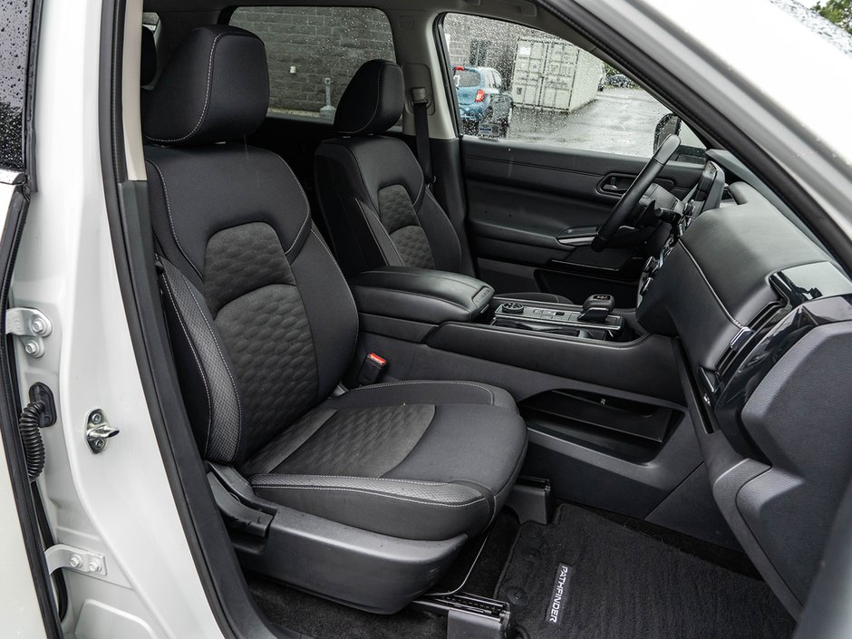 2024 Nissan Pathfinder SV-24