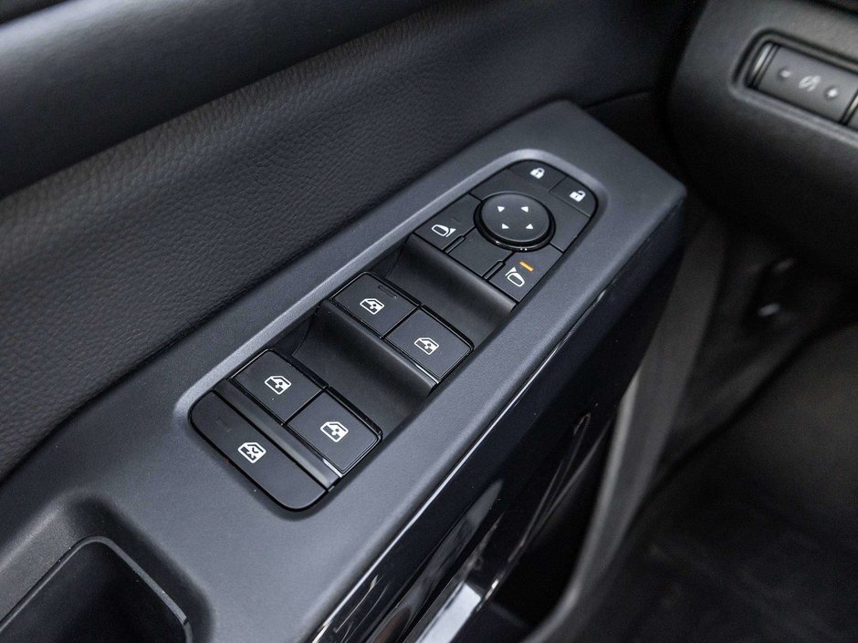 2024 Nissan Pathfinder SV-15