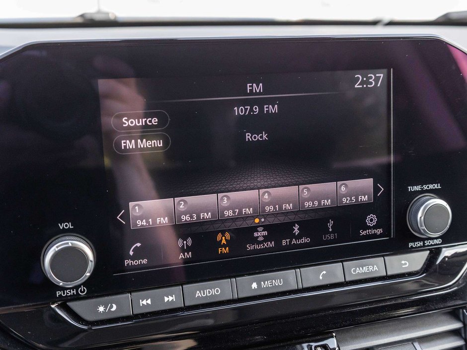 2024 Nissan Pathfinder SV-21