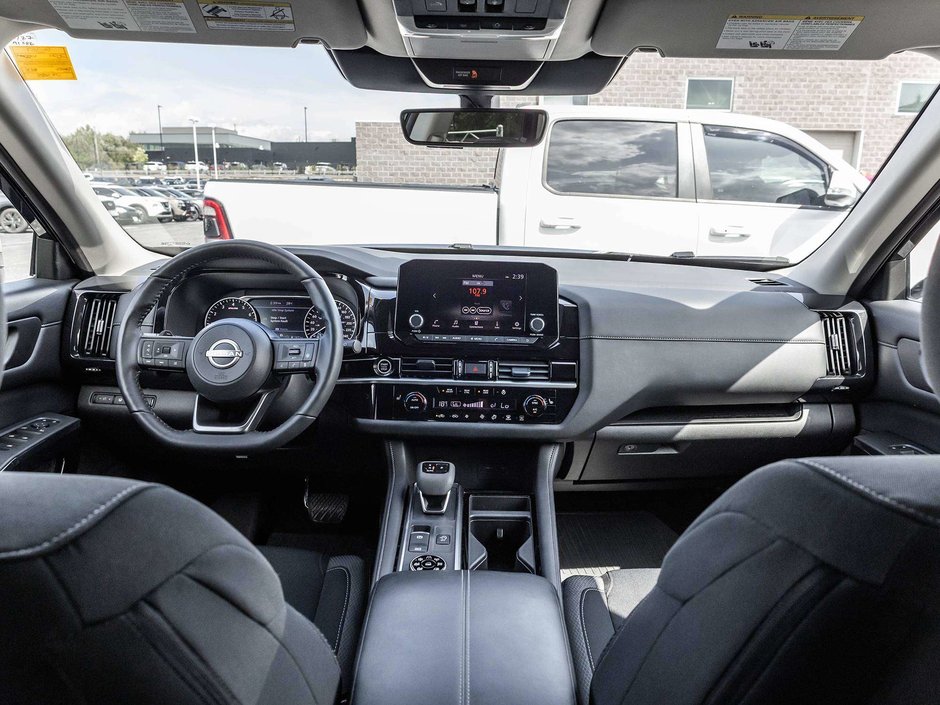 2024 Nissan Pathfinder SV-27