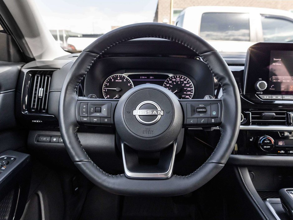2024 Nissan Pathfinder SV-8
