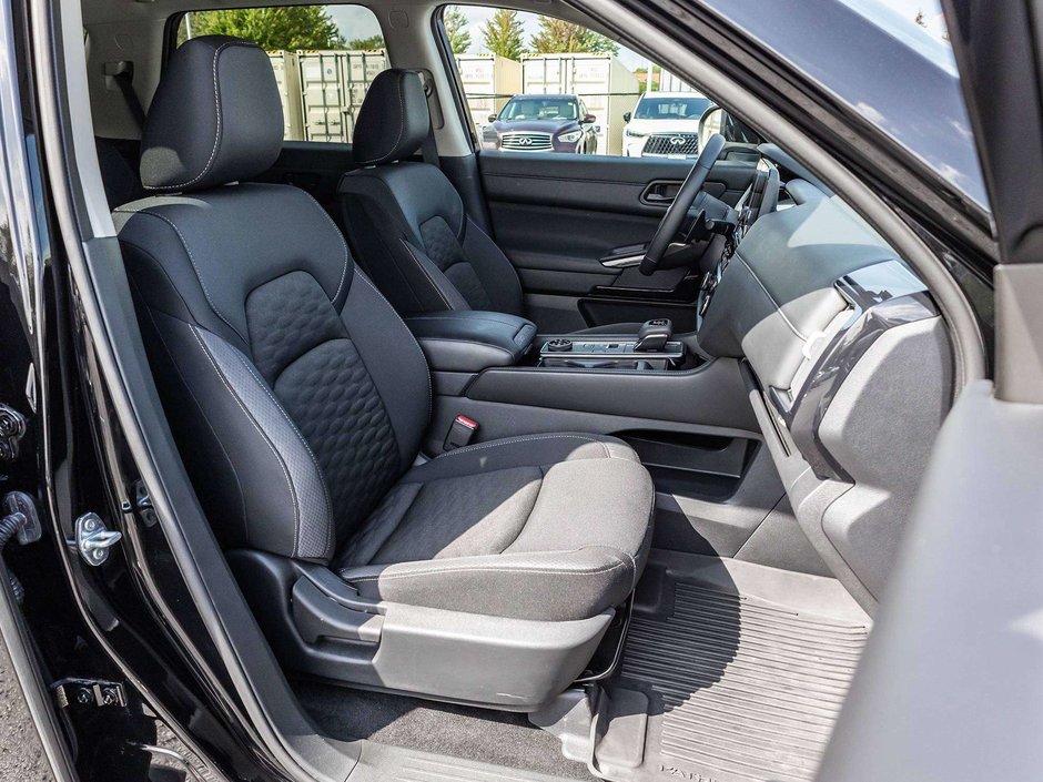 2024 Nissan Pathfinder SV-23