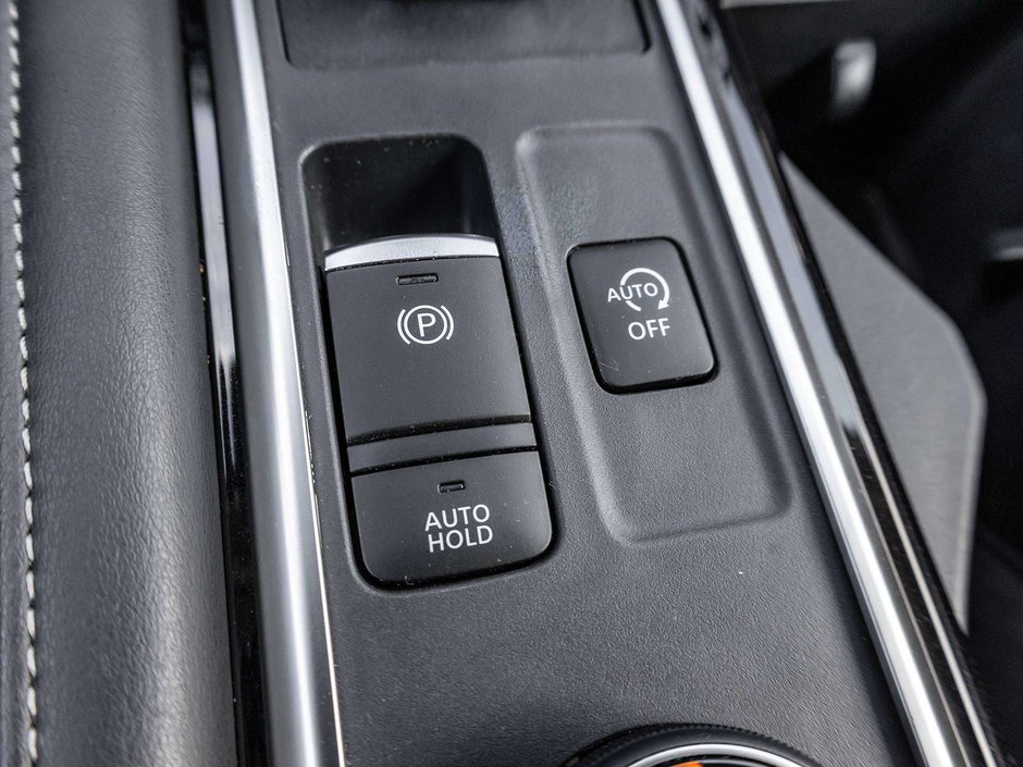 2024 Nissan Pathfinder SV-17