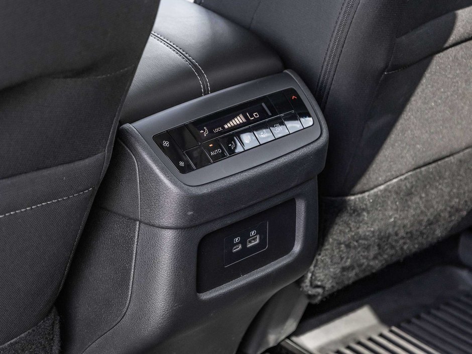 2024 Nissan Pathfinder SV-26