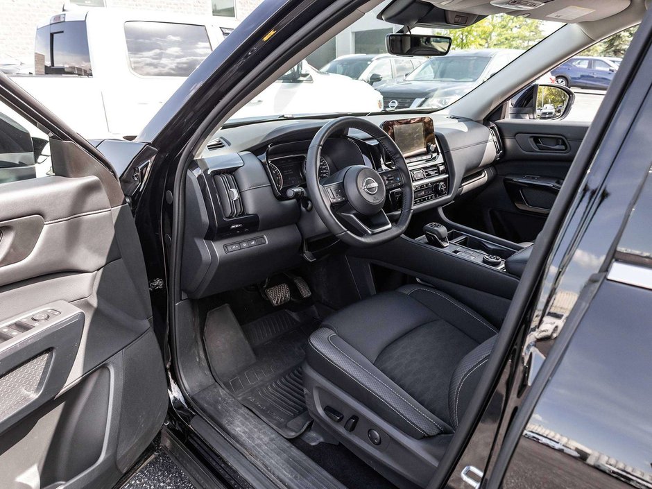 2024 Nissan Pathfinder SV-7