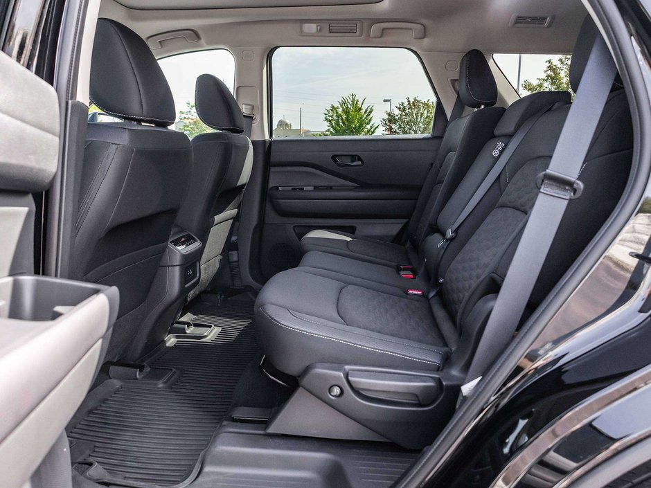 2024 Nissan Pathfinder SV-25