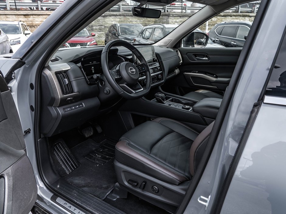 2025 Nissan Pathfinder Platinum-6