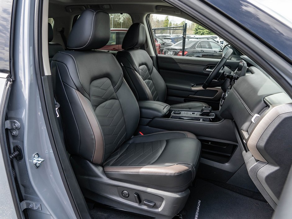 2025 Nissan Pathfinder Platinum-24