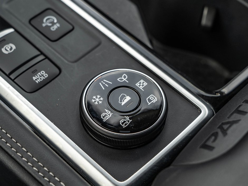 2025 Nissan Pathfinder Platinum-17