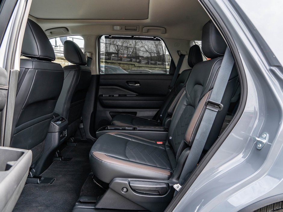 2025 Nissan Pathfinder Platinum-26