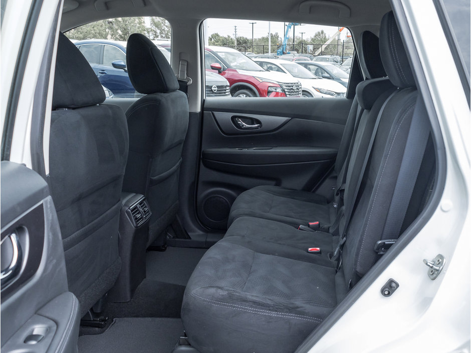 2016 Nissan Rogue S-18