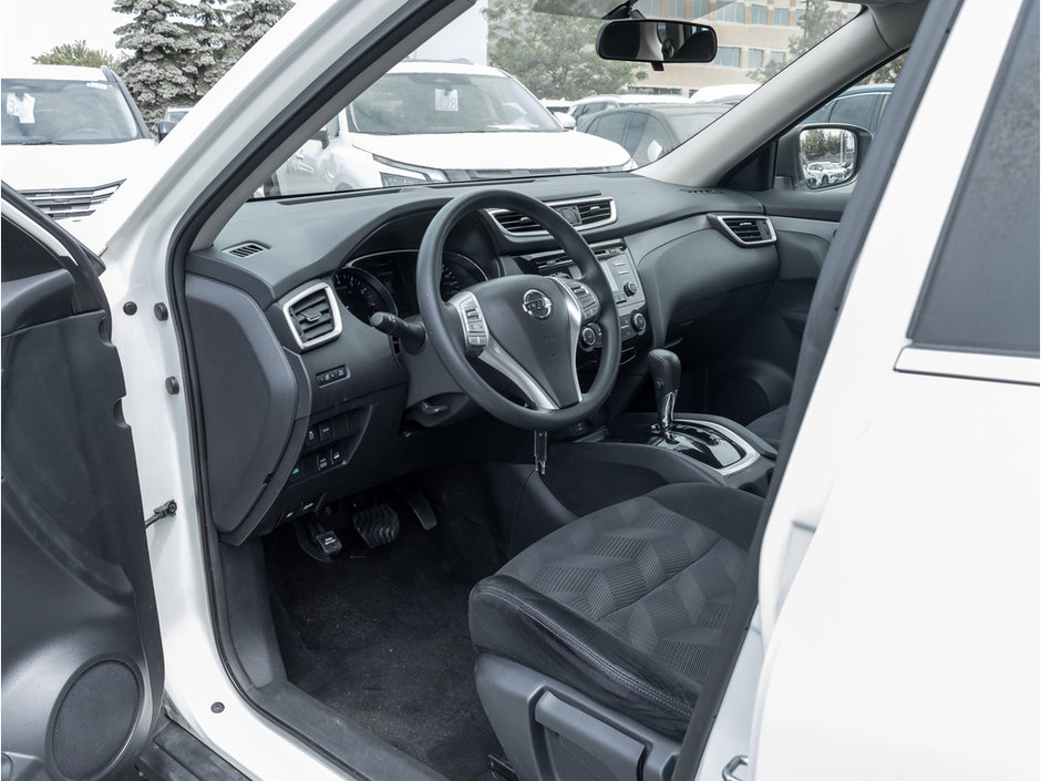 2016 Nissan Rogue S-6