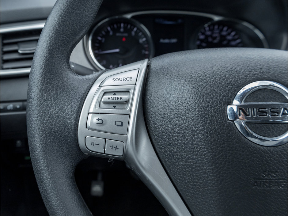 2016 Nissan Rogue S-8