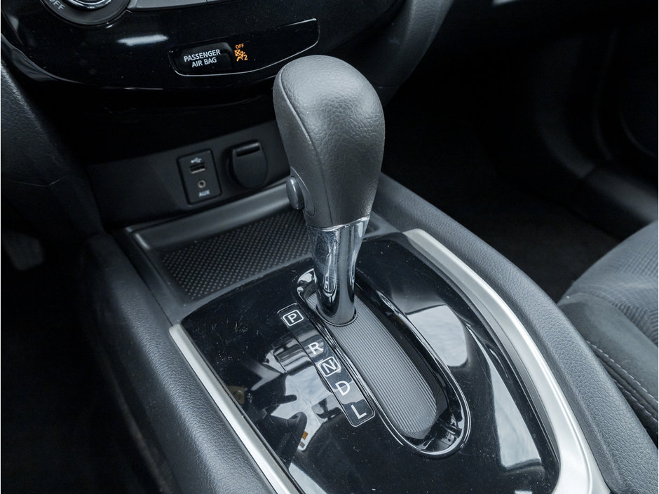2016 Nissan Rogue S-14