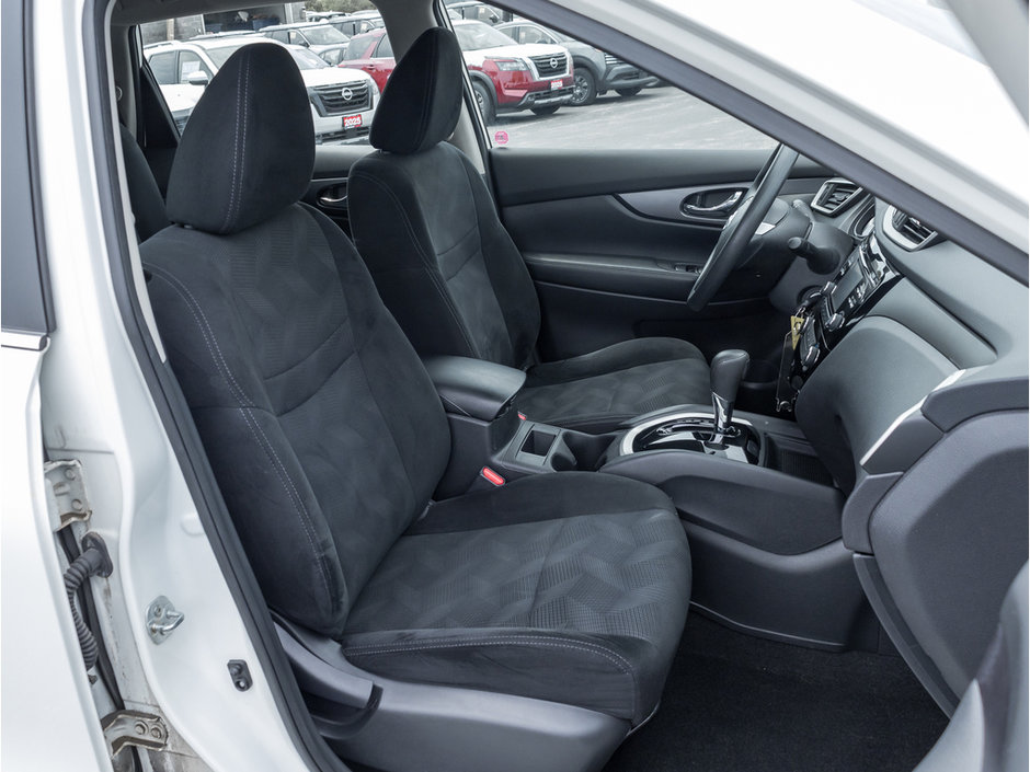 2016 Nissan Rogue S-17