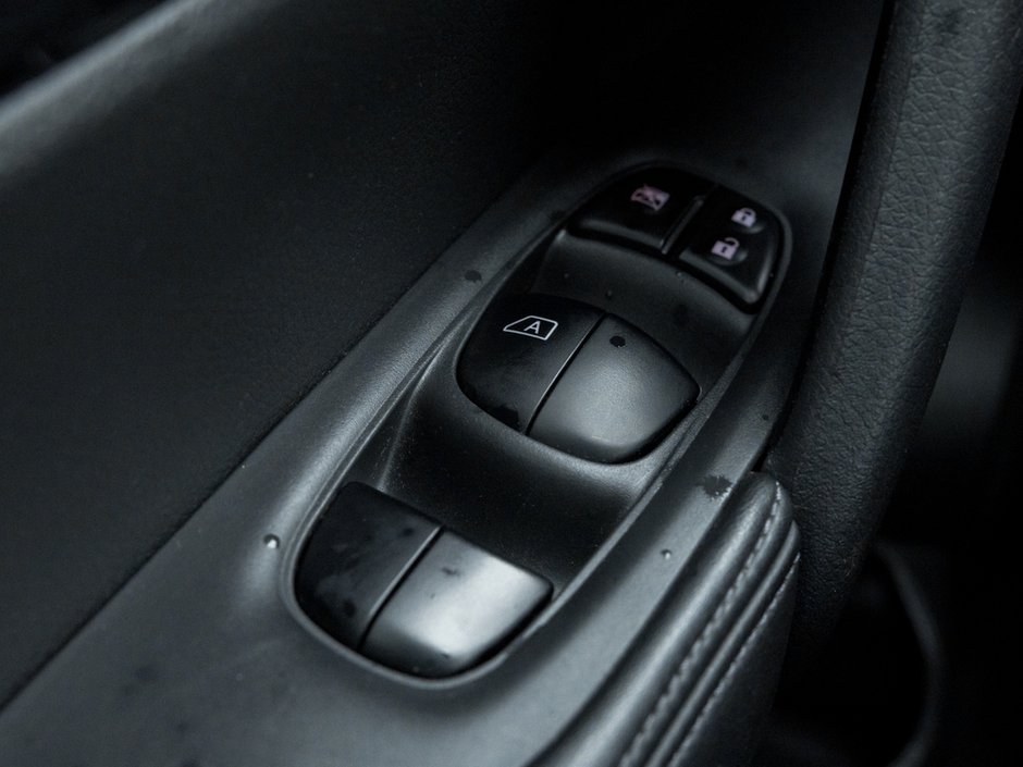 2018 Nissan Rogue S-12