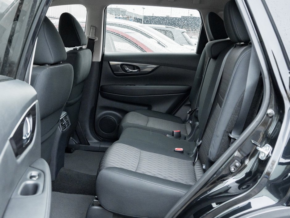 2018 Nissan Rogue S-19