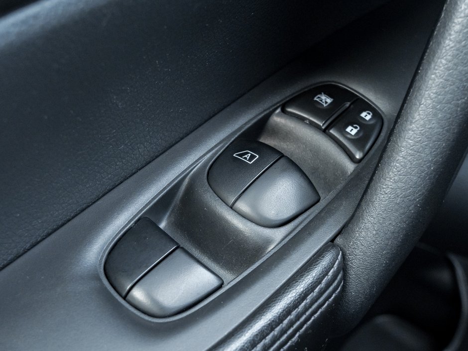 2020 Nissan Rogue S-12