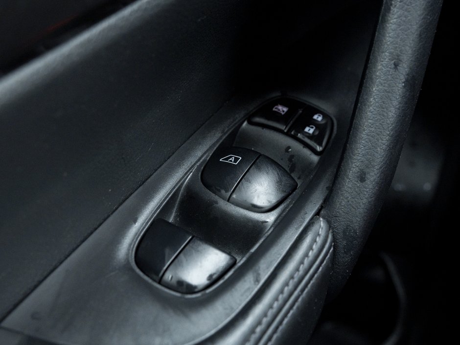 2020 Nissan Rogue S-12