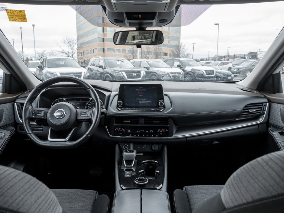 2023 Nissan Rogue SV-22