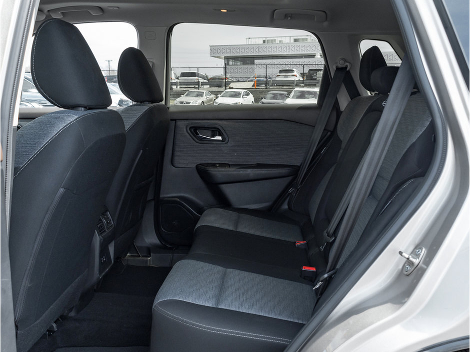 2023 Nissan Rogue SV-22