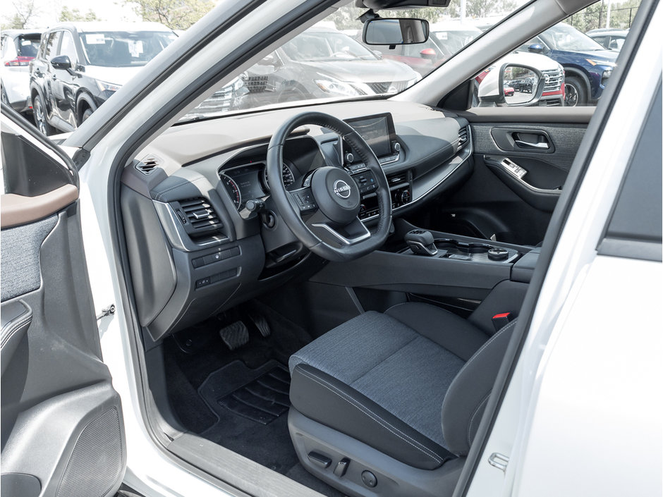2023 Nissan Rogue SV-6