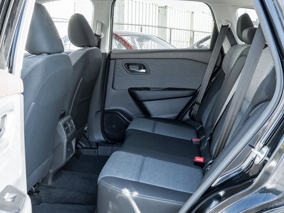 2023 Nissan Rogue SV-22