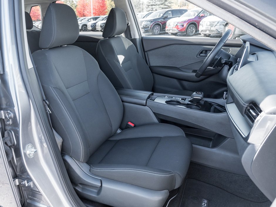 2023 Nissan Rogue S-19