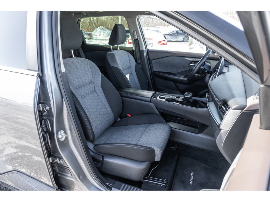 2023 Nissan Rogue SV-25