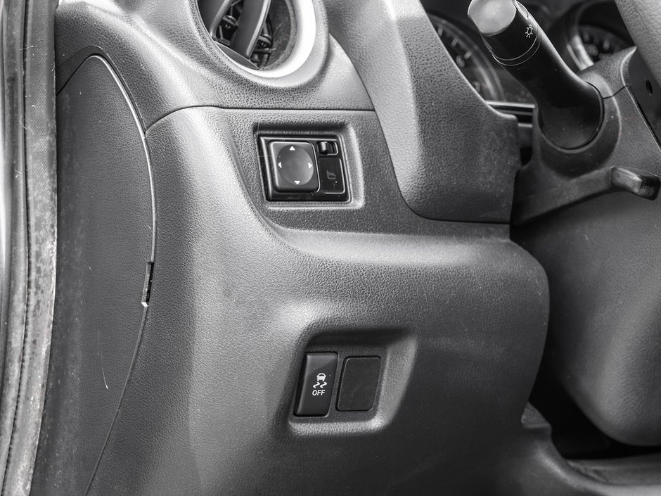 2017 Nissan Versa Note S-16