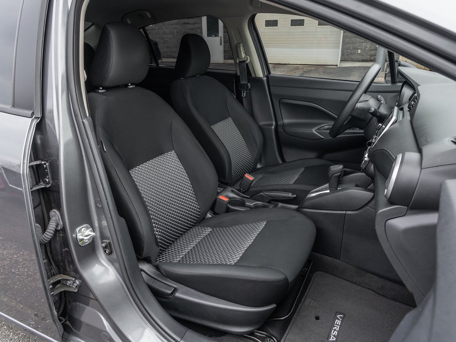 2022 Nissan Versa 1.6 S-18