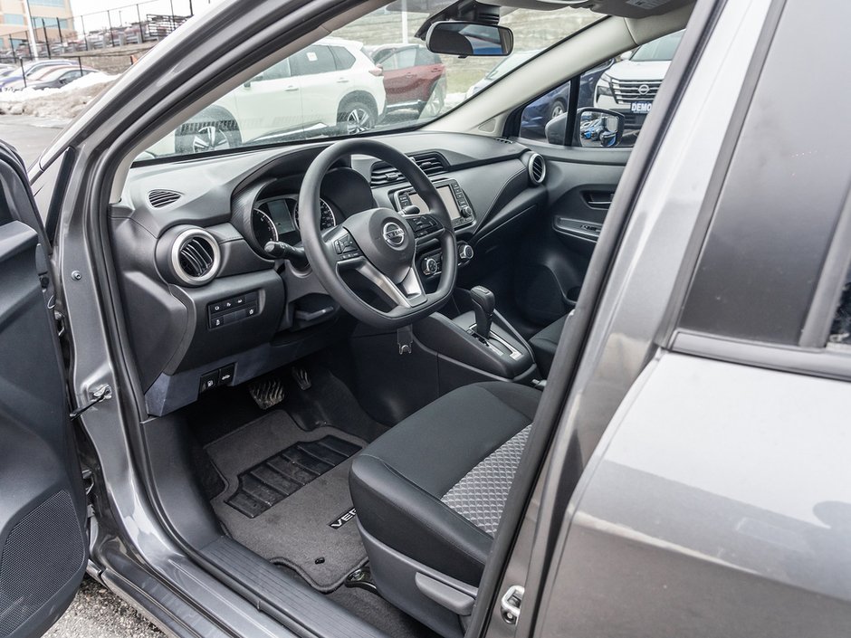 2022 Nissan Versa 1.6 S-6