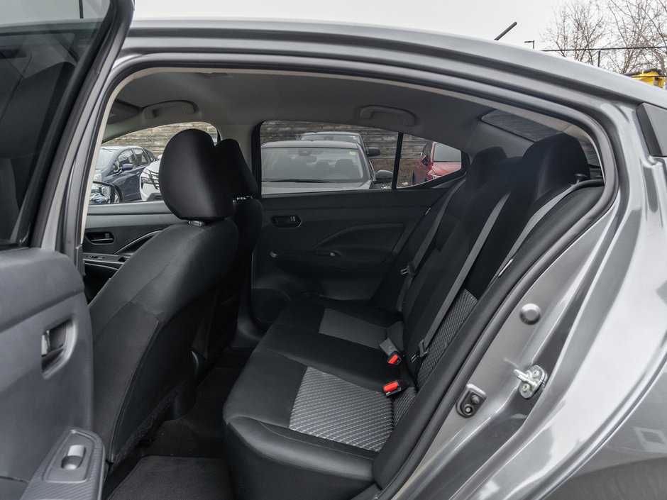 2022 Nissan Versa 1.6 S-19