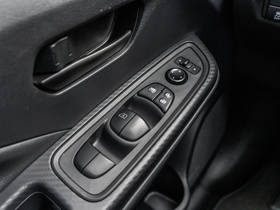 2022 Nissan Versa 1.6 S-12